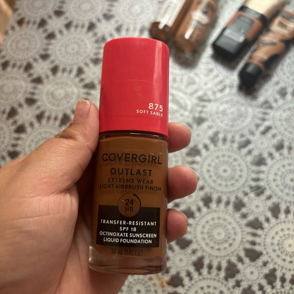 COVERGIRL Red and Brown‎ Foundation Makeup - Picture 1 of 1